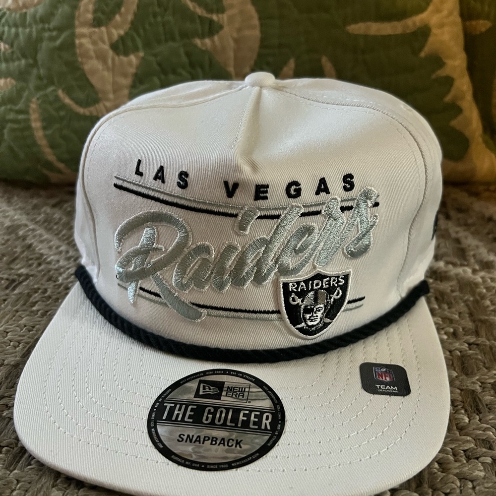 NWT. NFL Las Vegas Raiders White Snapback Hat